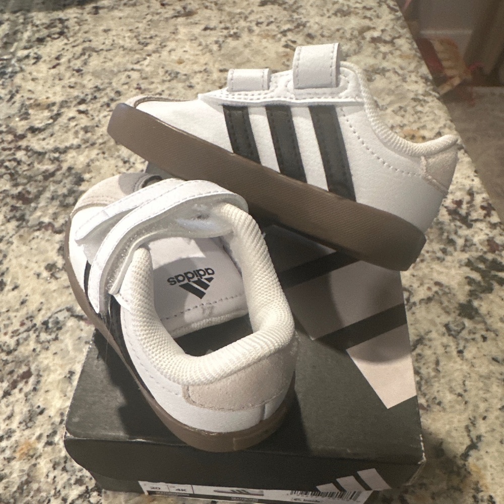 Size 5 toddler Adidas